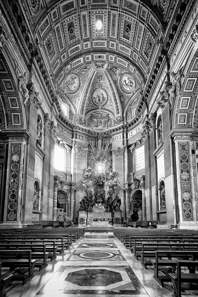 Vatikan, Vatikan - 29 Ekim: Bernini Başyapıtları; St Peter ve Gloria Başkanı, Roma'da St Peter Bazilikası apsisinde Kutsal Ruh iniş, Ekim'de İtalya 29, 2014 — Stok fotoğraf