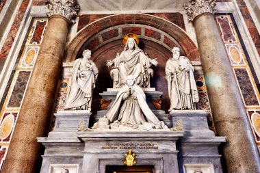 Sculptures in St. Peter's basilica in Rome showing Jesus, Saint Paul, Saint Peter and a pope