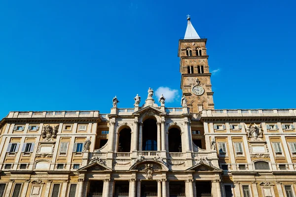 ROME, ITALY - OCTOBER 30: The tourists and the faithful visit the Basilica of Santa Maria Maggiore in Rome, Italy on October 30, 2014. — ストック写真