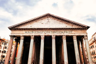 Roma 'daki Panteon cephesi