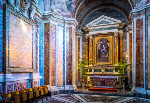 Rom, Italien - 30 oktober: Inre av basilikan Saint Sabina i Rom, Italien den 30 oktober 2014. — Stockfoto