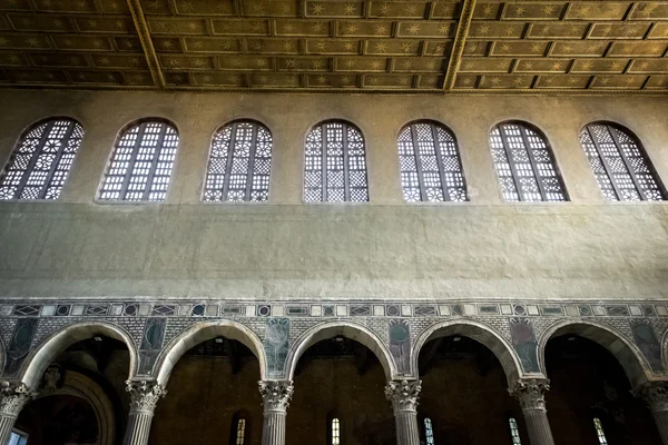 Řím, Itálie - 30. října: Interiér baziliky Svatá Sabina v Římě na 30 října 2014. — Stock fotografie