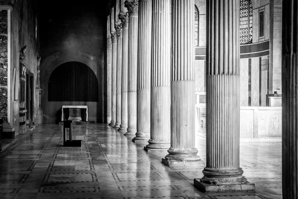 ROMA, ITALIA - 30 OTTOBRE: Interno della Basilica di Santa Sabina a Roma, 30 ottobre 2014 . — Foto Stock