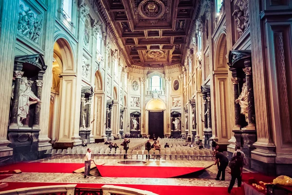2014 년 10 월 30 일에 로마, 이탈리아에서 세인트 존 Lateran의 Archbasilica의 로마, 이탈리아-10 월 30 일: 인테리어. — 스톡 사진