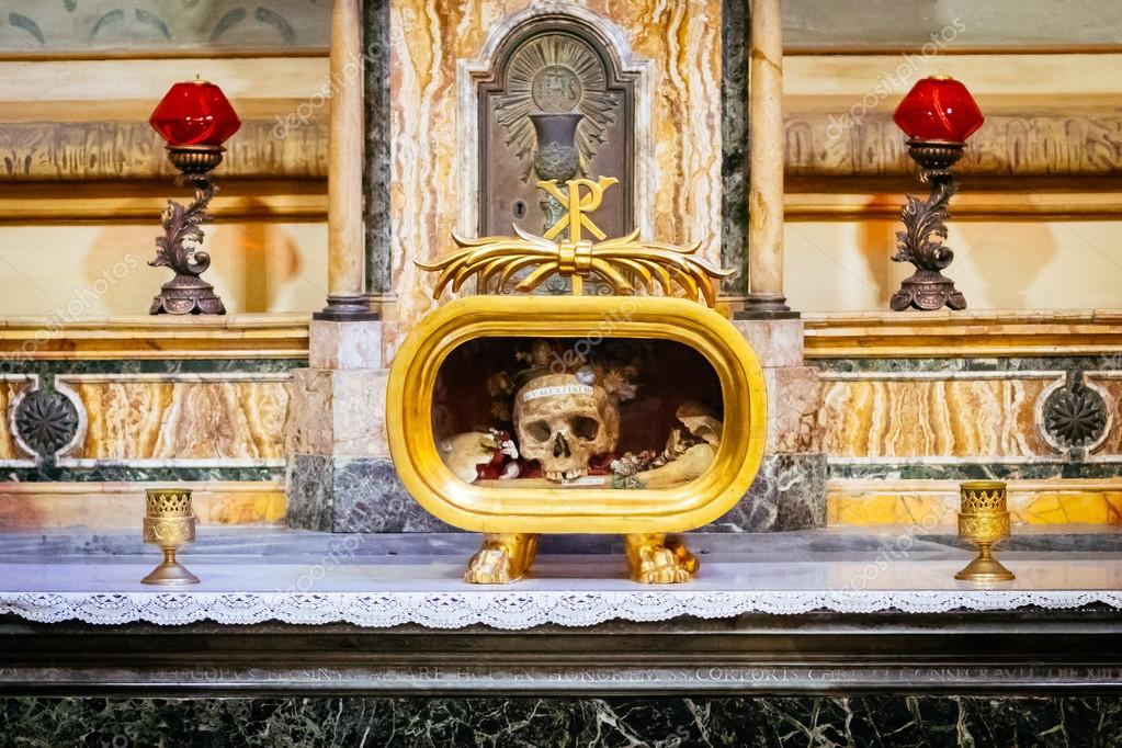 ROME, ITALIE 30 OCTOBRE Le crâne de saint Valentin est conservé dans l "église gréco