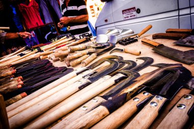 Metkovic, Hırvatistan - 20 Temmuz: Ev aksesuarları satış Metkovic, Hırvatistan üzerinde 20 Temmuz 2011 fuarında.