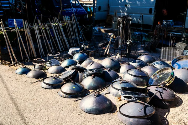 METKOVIC, CROACIA - 20 DE JULIO: Accesorios para el hogar a la venta en la feria de Metkovic, Croacia, el 20 de julio de 2011 . — Foto de Stock