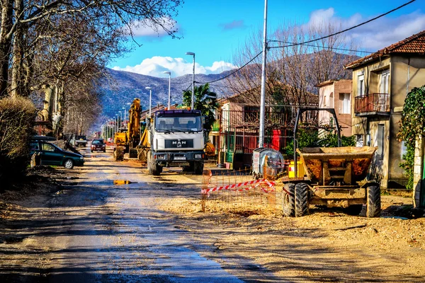 METKOVIC, CROAZIA - 18 GENNAIO: Costruzioni stradali a Metkovic, Croazia, il 18 gennaio 2013 . — Foto Stock