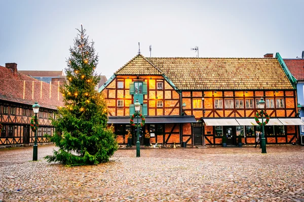 MALMO, SUECIA - 31 DE DICIEMBRE DE 2014: Centro histórico con las casas y edificios más antiguos en la temporada de Navidad en Malmo, Suecia —  Fotos de Stock