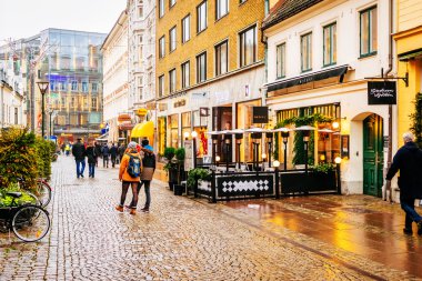 Malmö, İsveç - 31 Aralık 2014: Sokakları ve İsveç'te Noel ve tatil sezonu Malmö şehir'in mimaride.