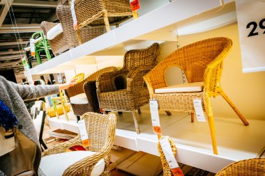 Malmo, İsveç'te ürünleri geniş bir yelpazesi ile büyük IKEA mağazası iç. IKEA 1943 yılında İsveç'te kuruldu, Ikea dünyanın en büyük mobilya perakendeci olduğunu.