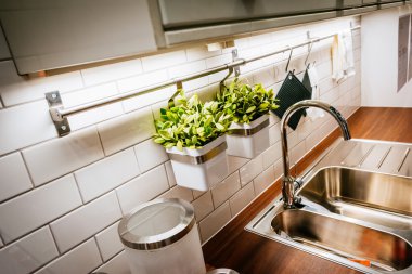 Malmo, İsveç'te ürünleri geniş bir yelpazesi ile büyük IKEA mağazası iç. IKEA 1943 yılında İsveç'te kuruldu, Ikea dünyanın en büyük mobilya perakendeci olduğunu.
