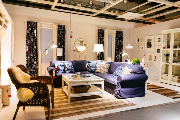 Malmo, İsveç'te ürünleri geniş bir yelpazesi ile büyük IKEA mağazası iç. IKEA 1943 yılında İsveç'te kuruldu, Ikea dünyanın en büyük mobilya perakendeci olduğunu.
