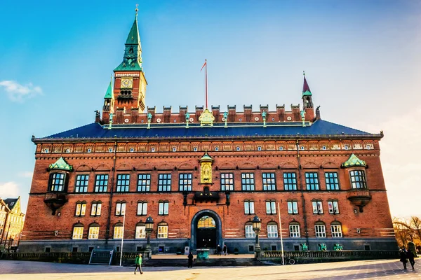 コペンハーゲン、デンマーク - 2015 年 1 月 3 日: コペンハーゲン市庁舎は市議会の本部だけでなく、デンマークのコペンハーゲンの自治体の市長. — ストック写真