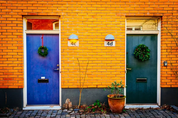 Street with old nice colorful houses in historical center of Malmo, Sweden — Stock Photo, Image