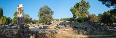 Olympia, Yunanistan - Orijinal Olimpiyat Oyunları sahasında Zeus Tapınağı Harabeleri