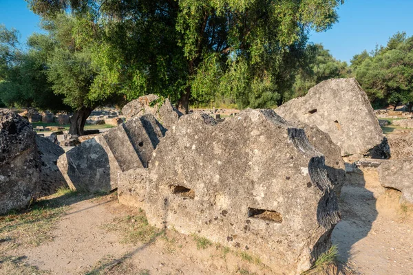 Olympia, Yunanistan - Orijinal Olimpiyat Oyunları sahasında Zeus Tapınağı Harabeleri