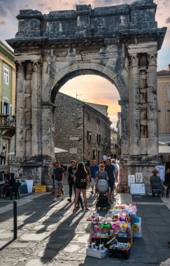 Hırvatistan 'ın Pula kentinde Antik Romalı zafer kemeri