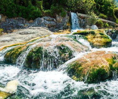 Doğal spa. Termal Thermopylae Yunanistan.