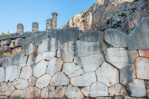 Muro Poligonale Colonne Allo Stoà Degli Ateniesi Delfi Grecia 2019 — Foto Stock