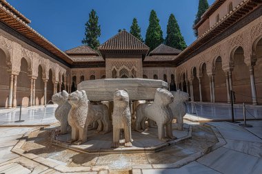 Alhambra 'nın detaylı görüntüsü, Granada, İspanya. Alhambra kalesindeki Nasrid Sarayı (Palacios Nazaraes)