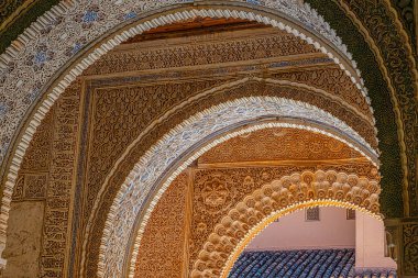 Alhambra 'nın detaylı görüntüsü, Granada, İspanya. Alhambra kalelerindeki Nasrid Sarayı (Palacios Nazaraes)