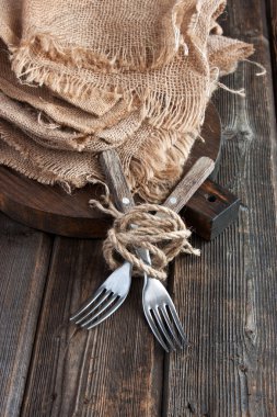 ahşap masa arka plan üzerine çuval bezi doku