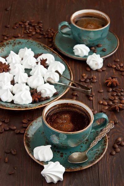 Xícara de café com bolo de merengue — Fotografia de Stock