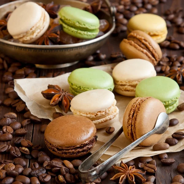 Macaron saporito con ripieno di cioccolato — Foto Stock