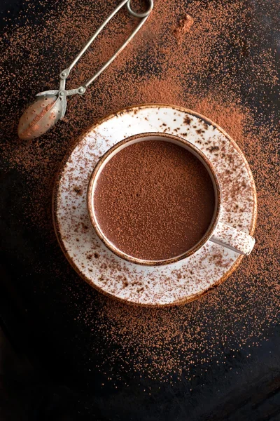 Caneca com chocolate quente — Fotografia de Stock