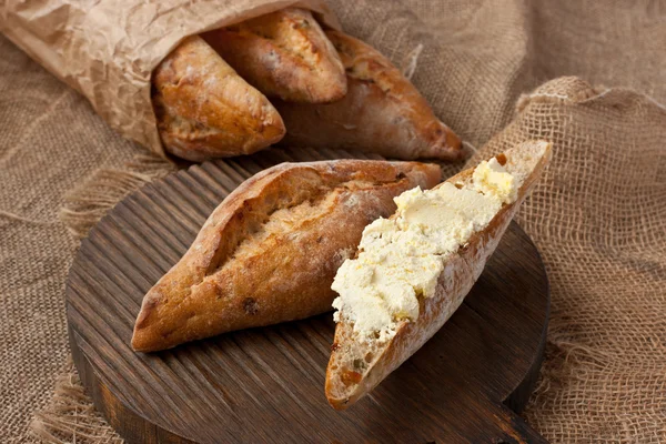 Nybakat traditionella ciabatta bröd — Stockfoto