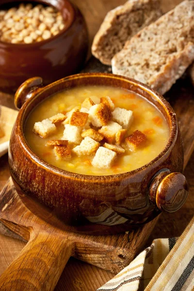 Una Deliziosa Zuppa Piselli Cucina Casalinga Tavola Legno Stile Rustico — Foto Stock