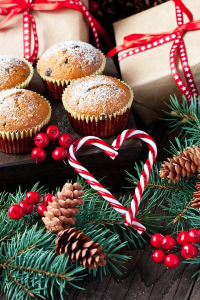 Weihnachtsmuffins Mit Pfefferminzbonbons Festlicher Essenshintergrund Weihnachtsidee — Stockfoto