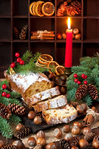 Stollen Bobulemi Oříšky Vánoční Nebo Novoroční Koncept — Stock fotografie