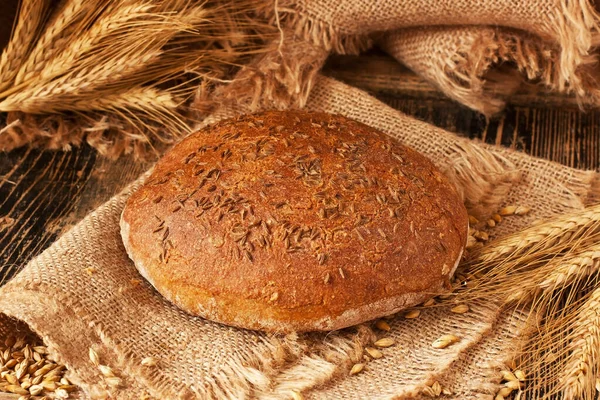 Färsk Surdeg Rågbröd Rustik Stil Enkel Rustik Frukost Bröd Burlap — Stockfoto