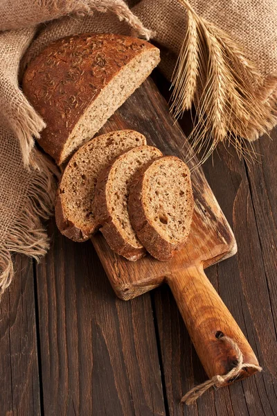 Pan Rústico Masa Madre Hecho Casa Rodajas Sobre Tabla Madera — Foto de Stock