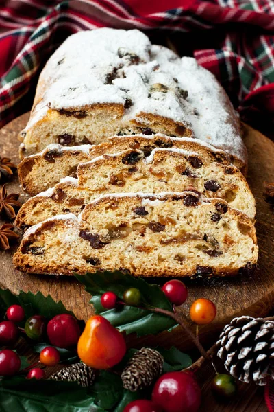 Traditionele Rozijnen Stollen Voor Kerstlekkernijen Met Noten Specerijen Gedroogde Vruchten — Stockfoto