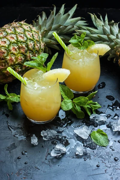 Ananas Frais Verres Jus Ananas Mise Point Sélective Avec Faible — Photo