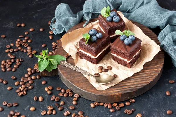 Мини Шоколадные Торты Мятой Черникой Селективный Фокус — стоковое фото