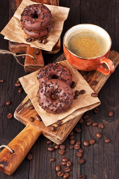 Mini Donuts Vitrificados Com Café Fundo Madeira Foco Seletivo Profundidade — Fotografia de Stock