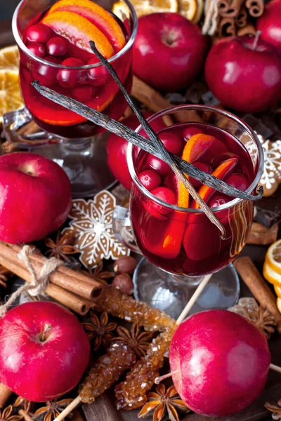 Vin Rouge Chaud Noël Avec Bâtonnets Cannelle Étoiles Anis Canneberges — Photo