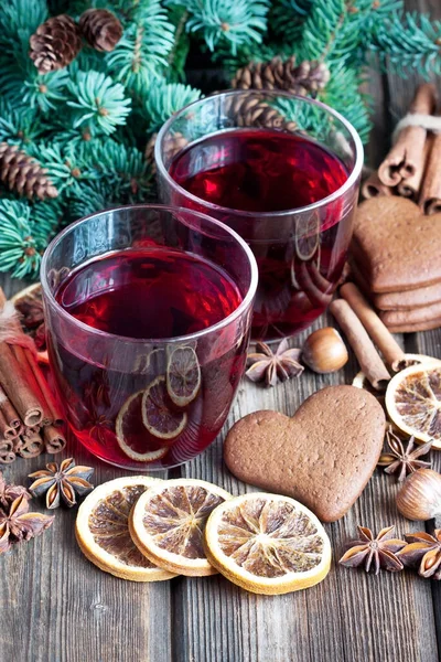 Vin Rouge Chaud Noël Avec Bâtonnets Cannelle Étoiles Anis Oranges — Photo