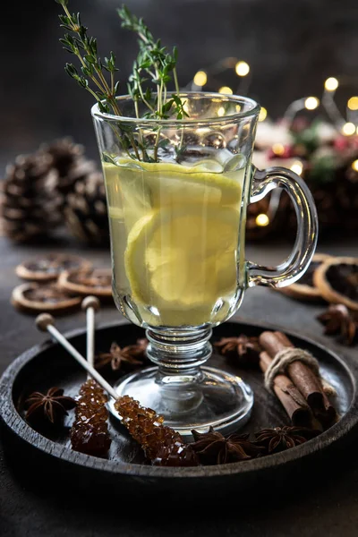 Bebida Caliente Invierno Con Limón Vaso Bebida Caliente Navidad Invierno —  Fotos de Stock