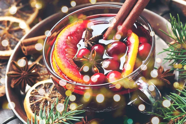 Vinho Amassado Com Citrinos Cranberry Caneca Vidro Bebida Natal Inverno — Fotografia de Stock