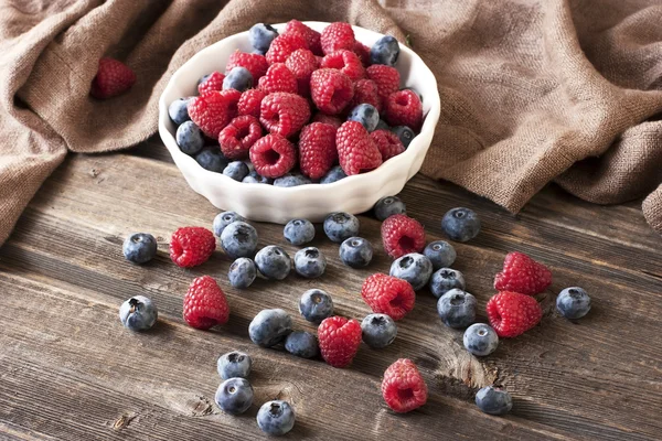 Raspberry with blueberry — Stock Photo, Image