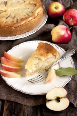 Elmalı tart tatlı yemeye hazır ev yapımı