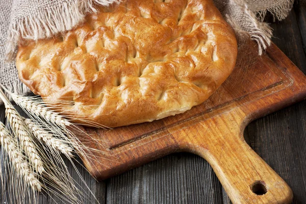 Nybakat traditionellt turkiskt bröd — Stockfoto