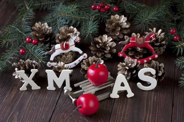 Kerstmis samenstelling met vakantie decoratie — Stockfoto