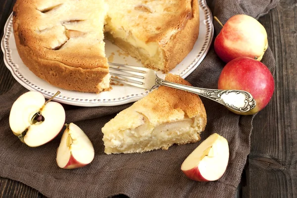 Eigengemaakte appeltaart dessert klaar om te eten — Stockfoto