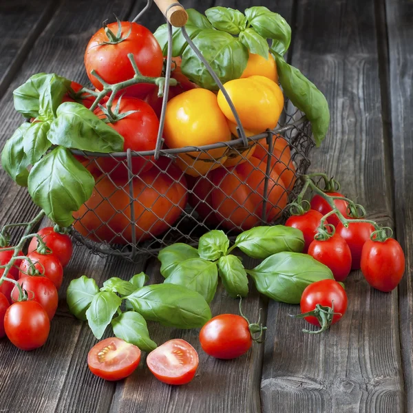 Fresh tomatoes in wooden box — Stock Photo, Image